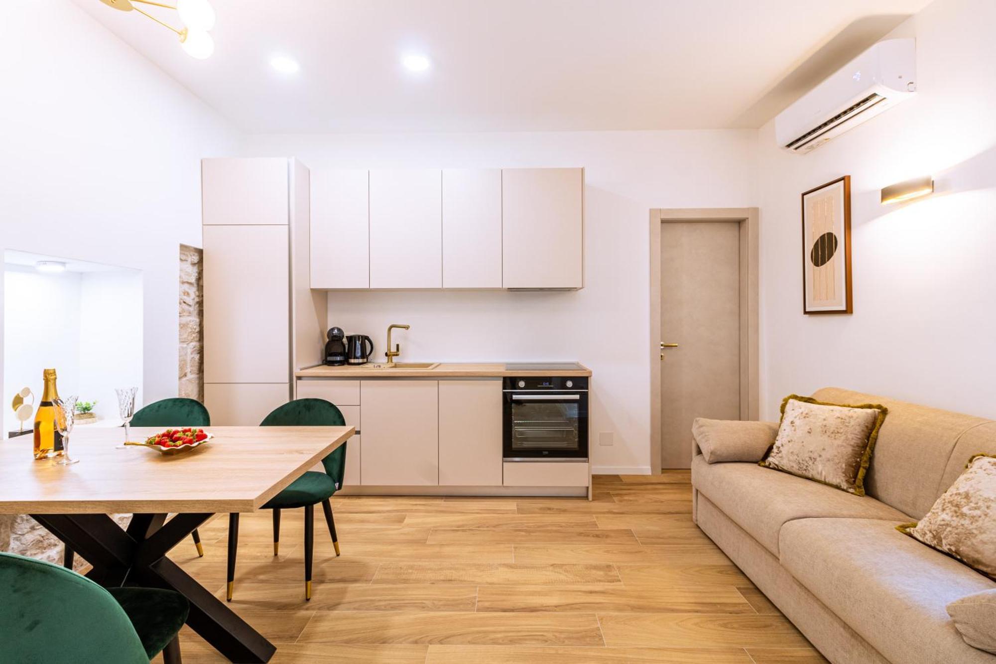 Luxury 2 Bedroom-2 Bathroom Apartment & Studio App With Rooftop Terrace 스플리트 외부 사진
